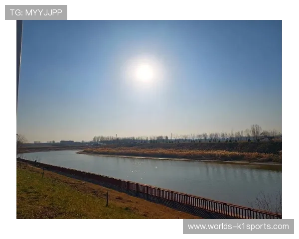 盐城赛选手骑行湿地赛道，感受生态美景